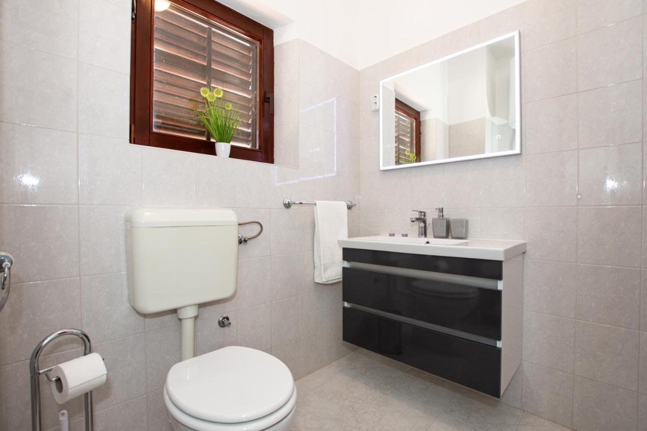 White Diamond Apartment Врси Екстериор снимка