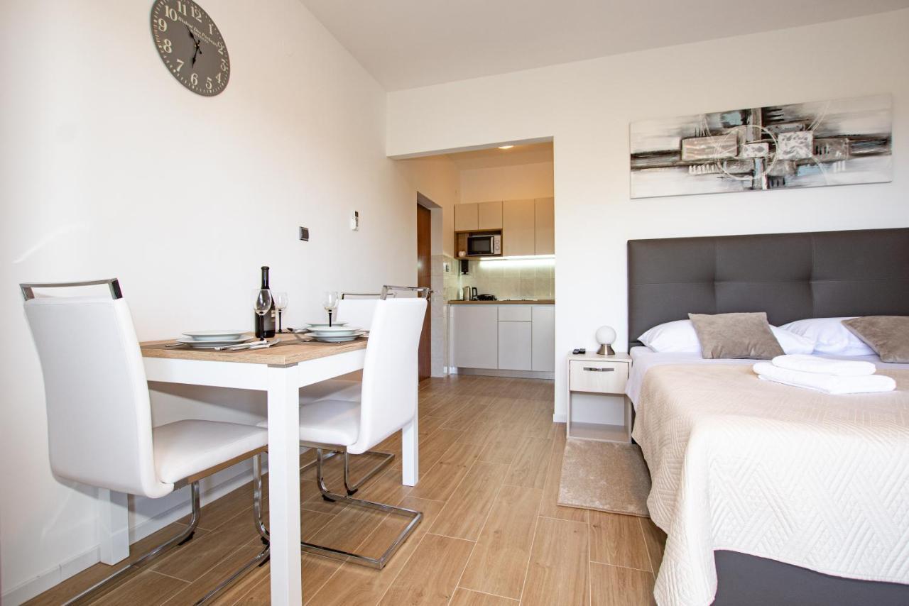 White Diamond Apartment Врси Екстериор снимка