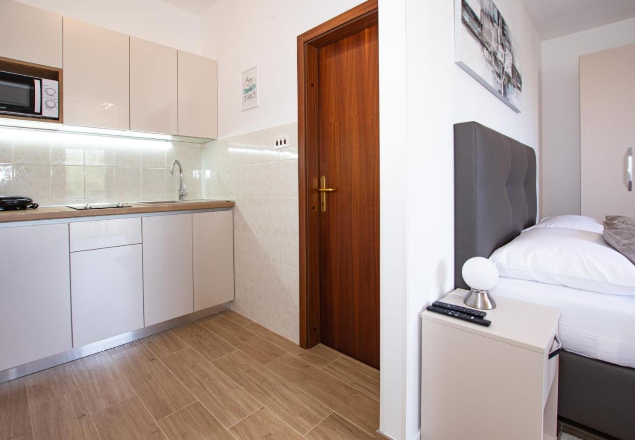 White Diamond Apartment Врси Екстериор снимка