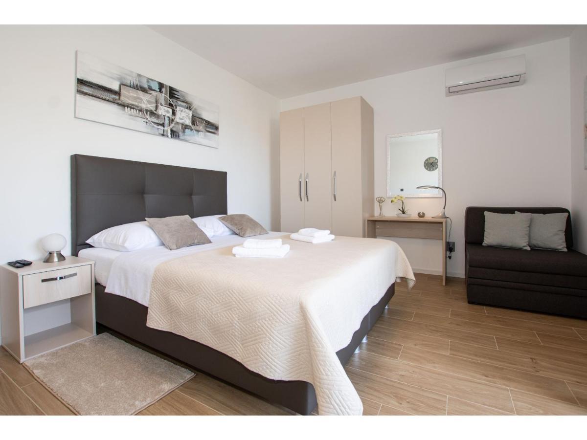White Diamond Apartment Врси Екстериор снимка